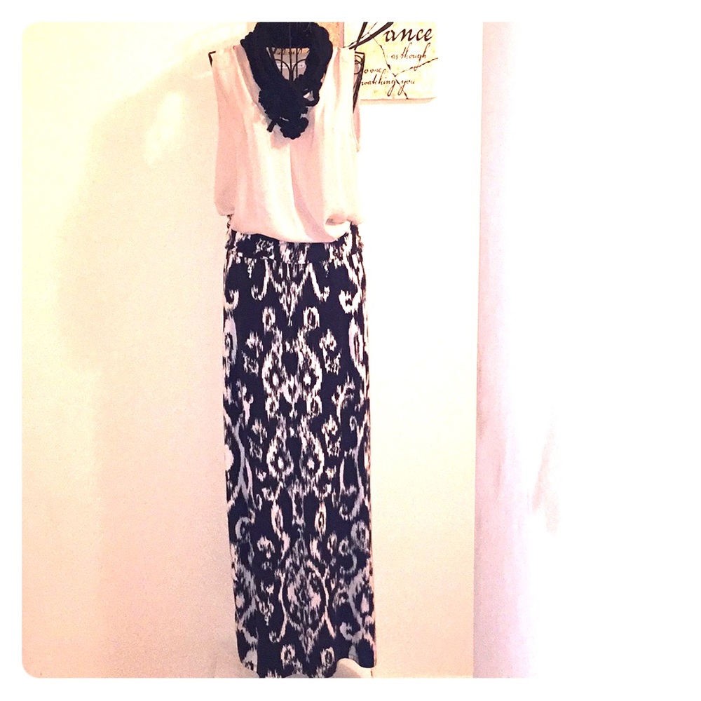 $⬇️ Olive & Oak Maxi Skirt in Indigo and Off White